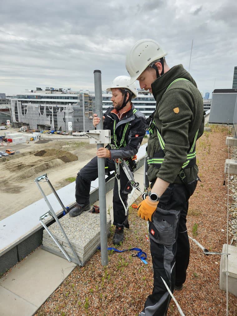 Installing a construction camera on a roof