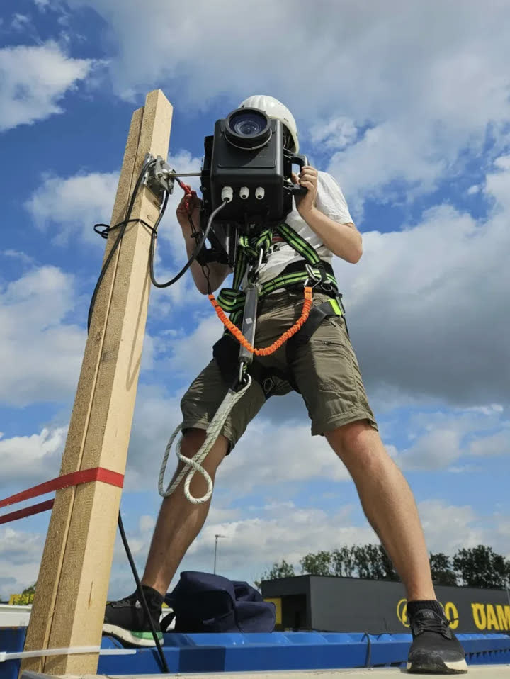 Adjusting a construction camera on site